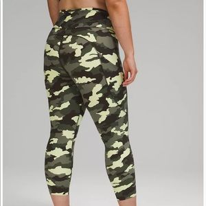 Lululemon Fast and Free tight 25” size 2 worn twice in perfect condition